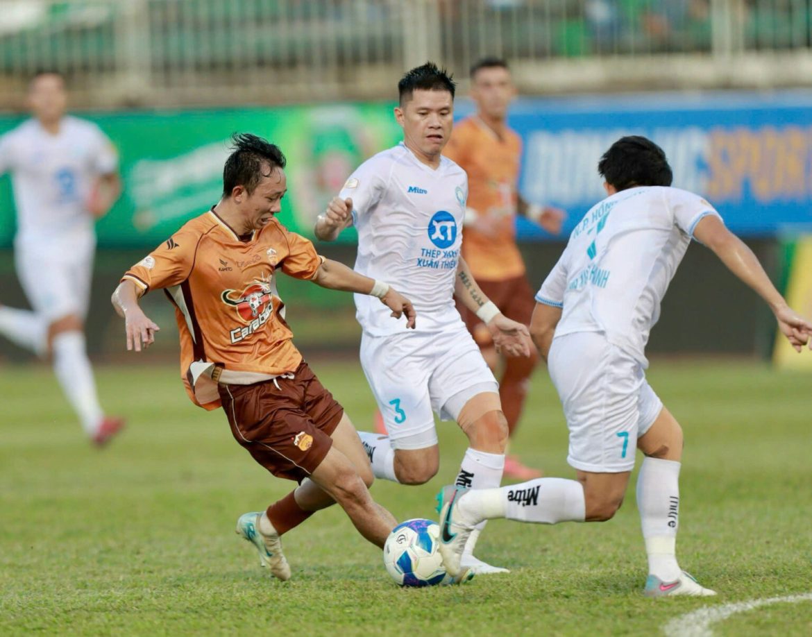 4 điều rút ra sau trận HAGL 0-0 Nam Định: Xứng danh ngựa ô; Xuân Son gặp hạn