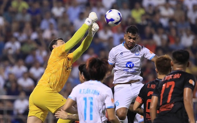 Albadajelo khen ngợi Văn Lâm sau chiến thắng 2-0 trước Nam Định