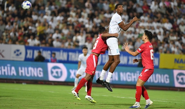 Báo Anh khen ngợi màn ra mắt của tân binh Nam Định