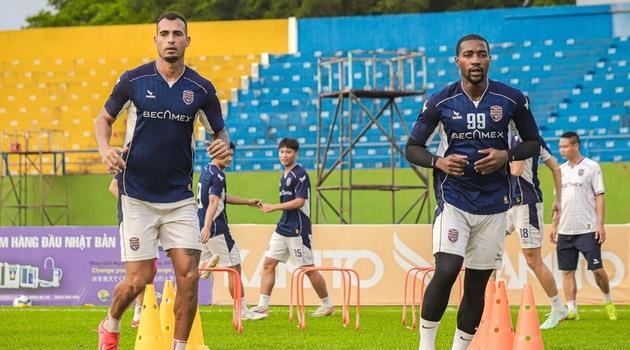 Becamex Bình Dương tìm kiếm nhân sự mới sau khi thanh lý hai ngoại binh