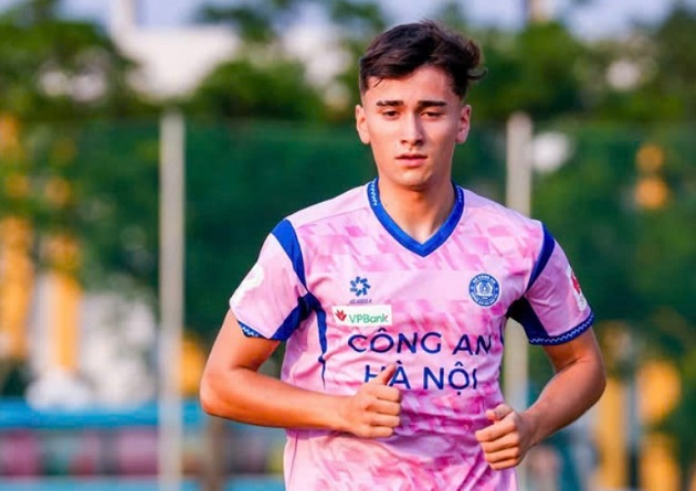 Brandon Ly trở về từ Anh, hướng đến giấc mơ cùng tuyển Việt Nam