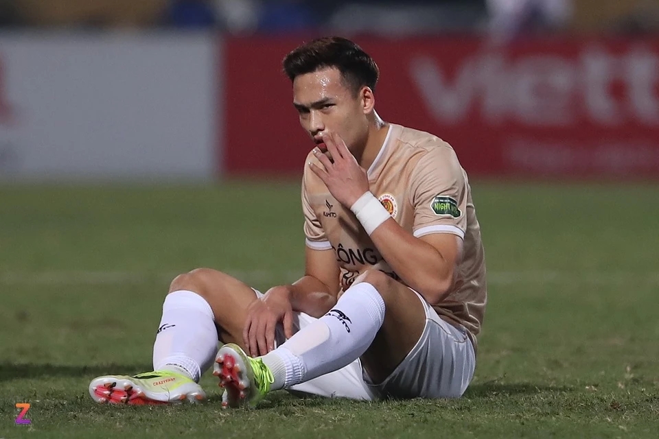 Bùi Hoàng Việt Anh nhập viện