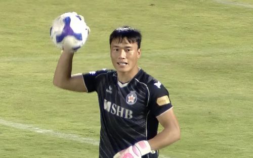 Bùi Tiến Dũng: “Chỉ cần còn chút tia sáng thì toàn đội sẽ cố gắng hết sức để trụ hạng”