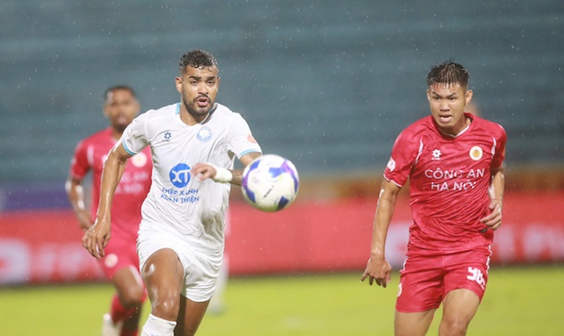 CAHN đánh bại Nam Định, HLV Polking ca ngợi toàn đội