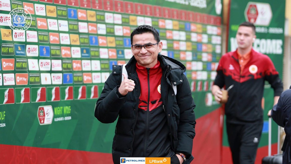 CAHN không thắng, HLV Kiatisuk nói 1 lời về Xuân Trường