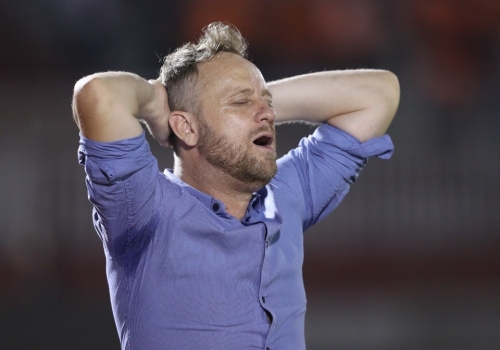 CAHN nếm đắng, HLV Polking lên tiếng về màn ra mắt đáng quên