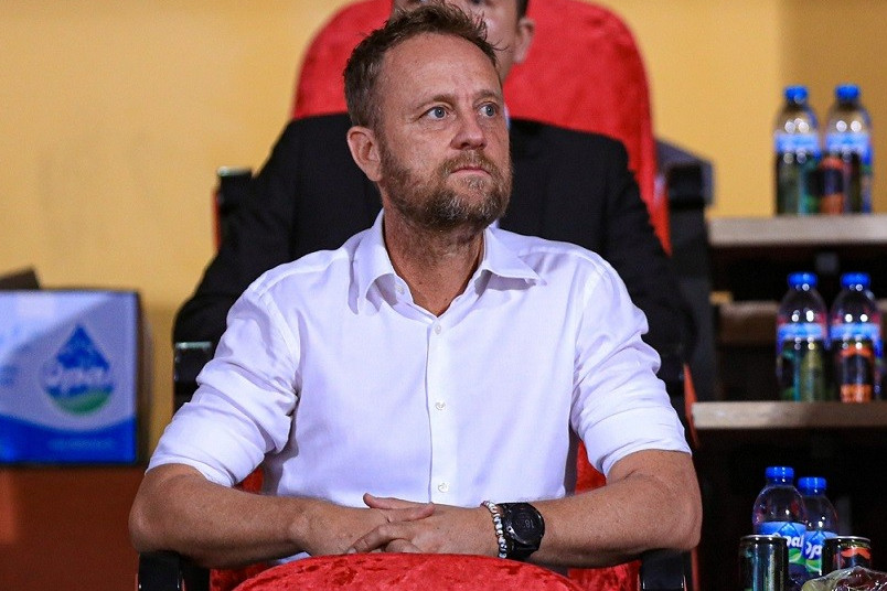 Cập bến V-League, HLV Polking nhận lương 1 tỷ đồng mỗi tháng?