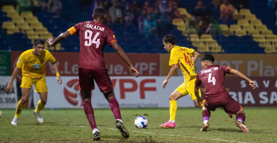 CĐV Bình Định thắp lên hy vọng trụ hạng sau trận hòa Thanh Hóa