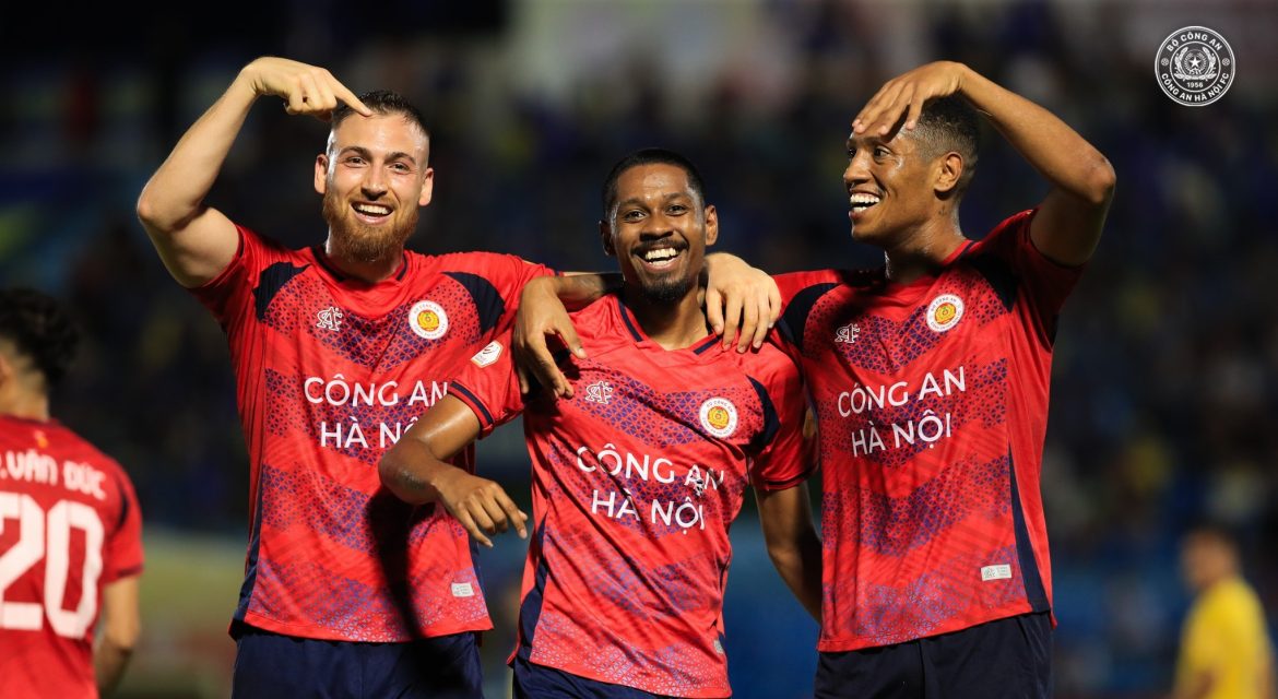 CĐV CAHN ủng hộ Quang Vinh được triệu tập lên tuyển Việt Nam