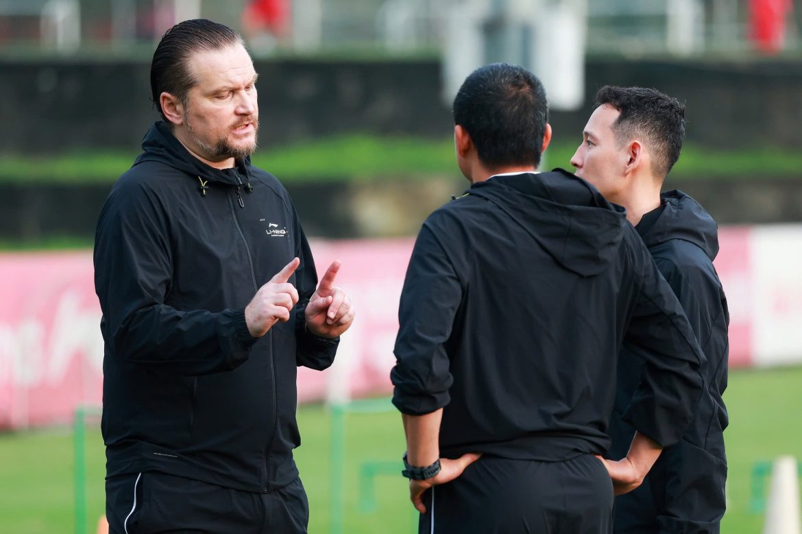 CĐV Thể Công Viettel phấn khích với màn ra mắt của HLV Popov