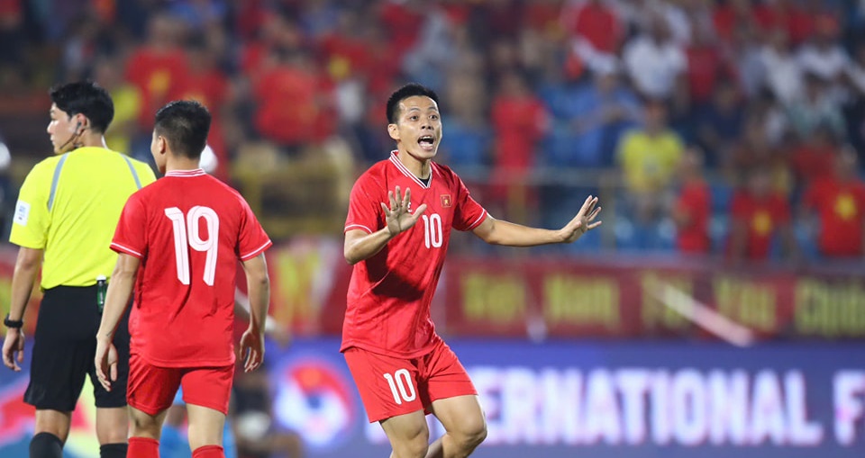 Chia tay tuyển Việt Nam, Văn Quyết sẵn sàng vượt mặt Công Vinh