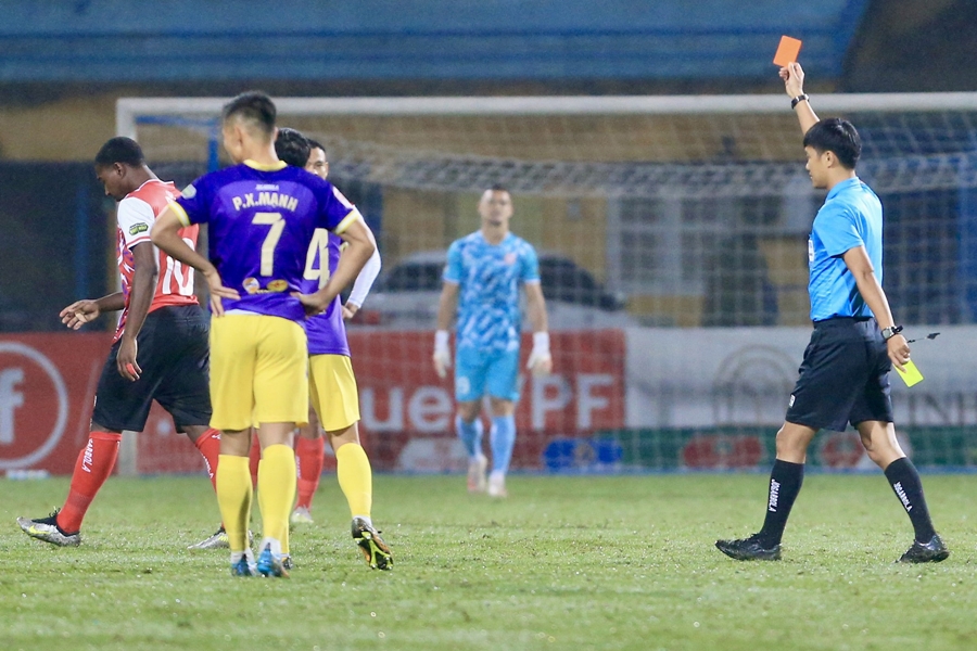 Chơi hơn người từ sớm, Hà Nội FC thắng dễ CLB TP.HCM