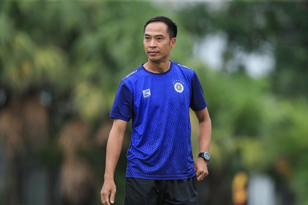 Chủ tịch Hà Nội FC lên tiếng về trình độ của tân HLV