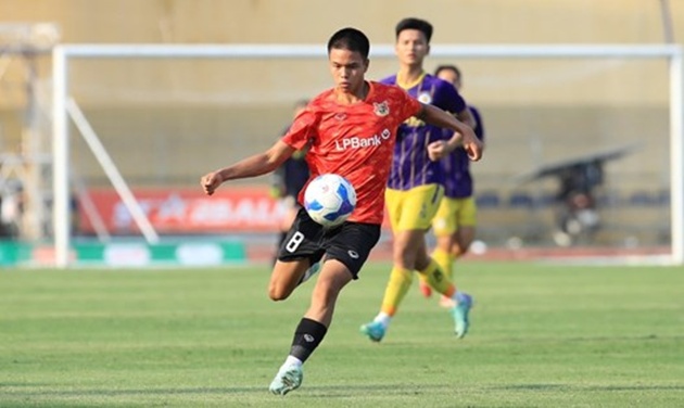 Chung Nguyen Do học Quốc ca, kiến tạo ngay trận ra mắt V.League