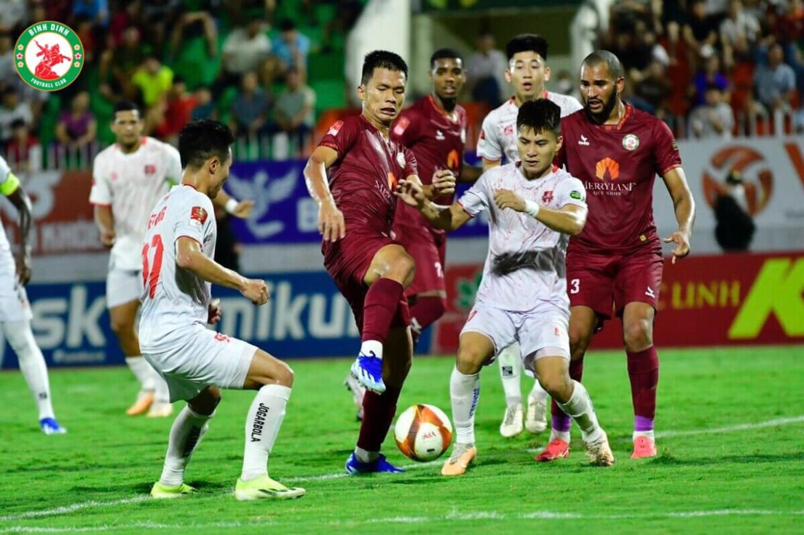“Chúng tôi là đội trung bình yếu ở V-League, phải biết thân biết phận”
