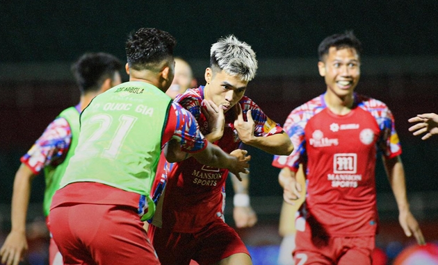 CLB TP.HCM 2-1 CAHN: Quang Hải kiến tạo; ‘Ngả mũ’ với Patrik Lê Giang