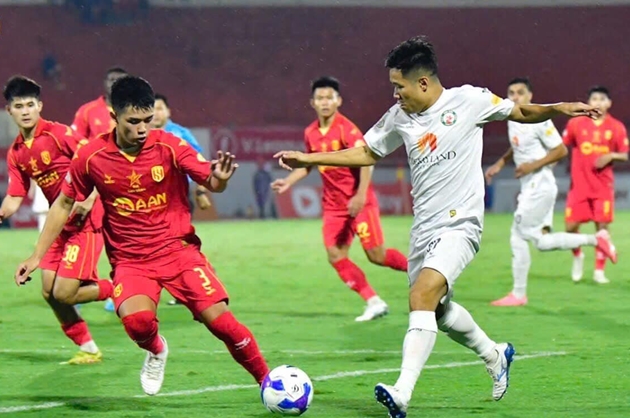 Công làm, thủ phá, SLNA rơi điểm trên sân đương kim á quân V-League