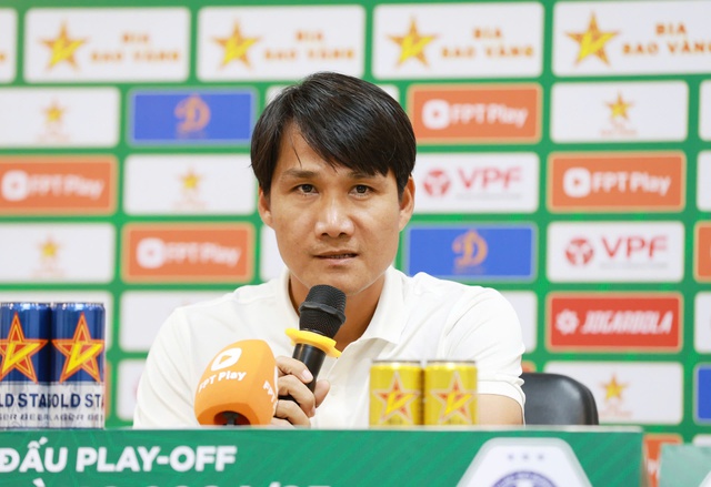Công Phượng đá hỏng phạt đền, HLV Bình Phước nói gì?