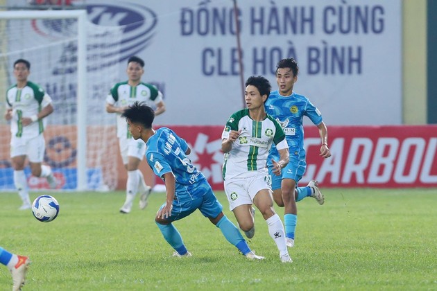 Công Phượng gây ngỡ ngàng; HAGL mất chiến thắng tiếc nuối