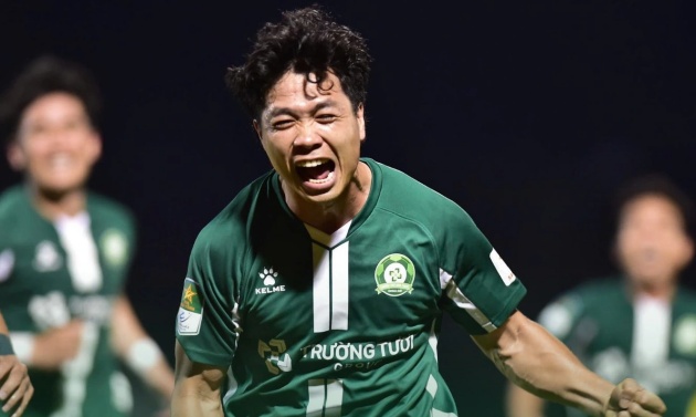 Công Phượng lập kỷ lục đá phạt chưa từng có ở bóng đá Việt Nam