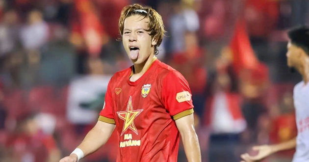 Cú đúp quá hay, Viktor Lê ghi điểm với HLV Kim Sang-sik