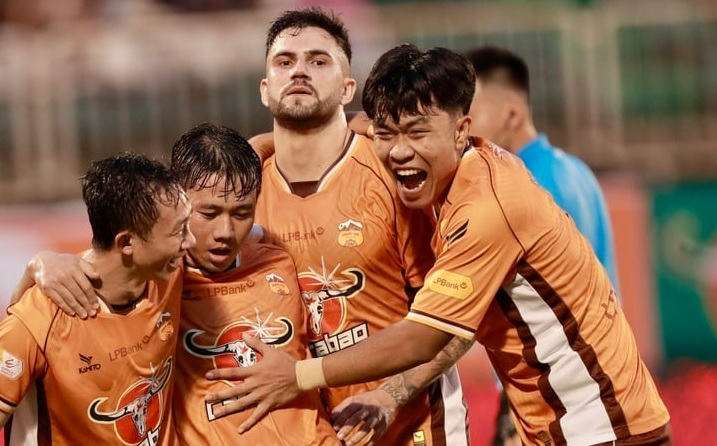 Cựu cầu thủ HAGL liên tục tỏa sáng khi sang Thái Lan thi đấu