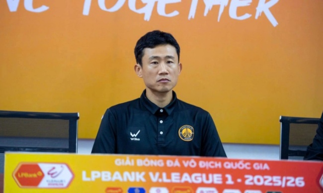 Cựu trợ lý HLV Kim Sang-sik nguy cơ “bay ghế” sau trận thắng của Hà Nội