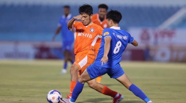 Đà Nẵng kiên cường đánh bại Quảng Nam sau thẻ đỏ sớm