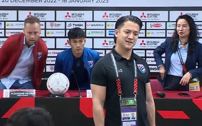 Dẫn dắt CAHN, HLV Polking tin dùng trợ lý từng thách thức phóng viên Việt Nam