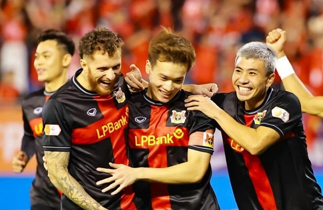 Điểm tin bóng đá Việt Nam 10/11: Ninh Bình nối dài kỷ lục bất bại; Nguyễn Xuân Son lỡ hẹn V.League đến tháng 2/2026