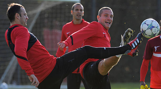 Điểm tin bóng đá Việt Nam 12/10: Berbatov và Vidic đến TPHCM; 2 ngoại binh Nam Định rớt giá