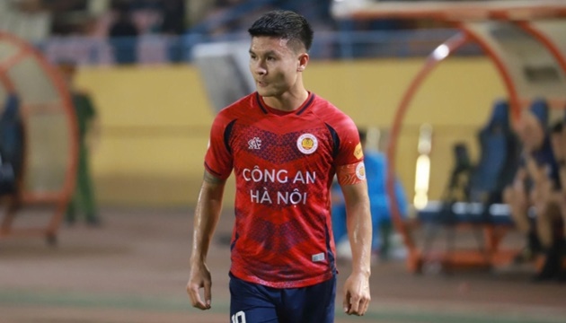 Điểm tin bóng đá Việt Nam 19/4: Trọng tài gây bão trận HAGL; Quang Hải khó đá giao hữu với MU?