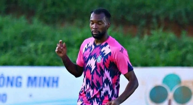 Điểm tin bóng đá Việt Nam 26/10:  Phan Tuấn Tài chấn thương nặng; Ngoại binh kiện HAGL đi đá phủi