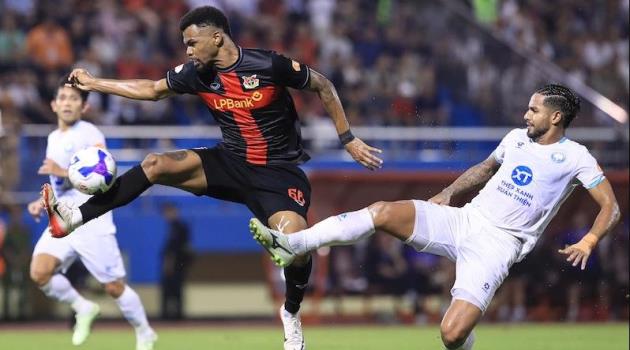 Điểm tin bóng đá Việt Nam 26/9: Nam Định trả giá vì 5 thẻ vàng; Xuân Son rớt giá