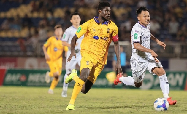 Điểm tin bóng đá Việt Nam 30/6: SLNA chia tay 2 ngoại binh sau khi thua CK Cúp Quốc gia; Chủ tịch PSSI lo ngại chính sách nhập tịch của Việt Nam