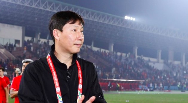 Điểm tin bóng đá Việt Nam 4/5: HLV Kim Sang-sik đặt mục tiêu đánh bại Malaysia; Viktor Lê nhận đãi ngộ hậu hĩnh