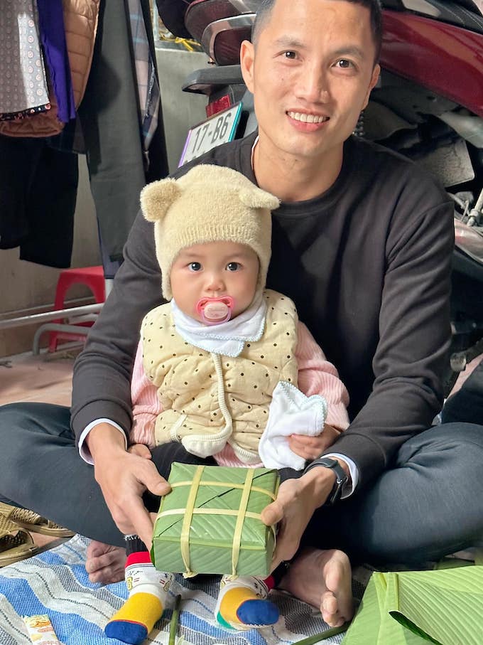 Đình Triệu ấm áp đón Tết cùng gia đình bên nồi bánh chưng