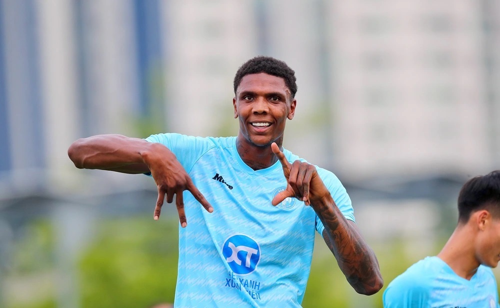 “Gã khổng lồ” Kyle Hudlin ghi 3 bàn/3 trận, báo hiệu mùa giải lịch sử của Nam Định