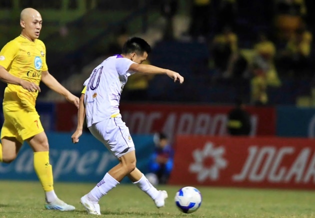 Gây sốt tại V.League, Văn Quyết được Hà Nội FC gia hạn thêm 3 năm