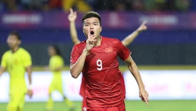 Ghi bàn thần tốc, tiền đạo sẵn sàng thay Công Phượng