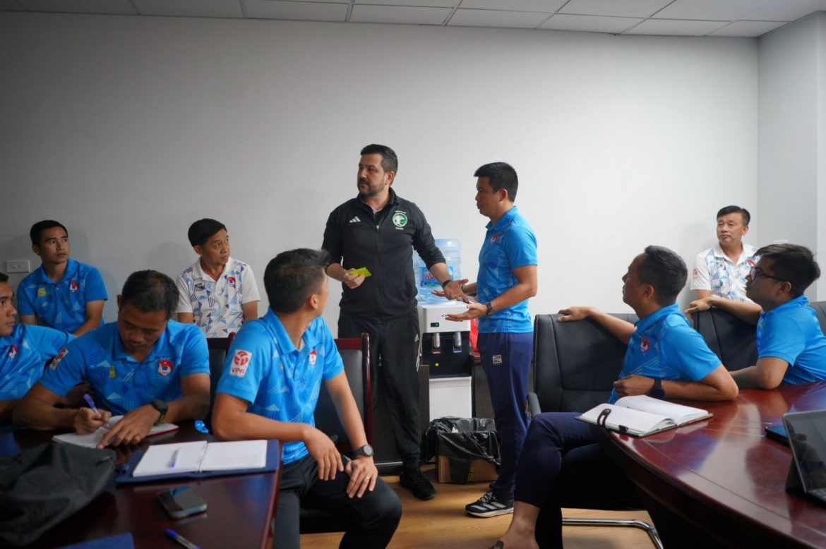 Giảng viên FIFA lên tiếng về năng lực trọng tài V-League