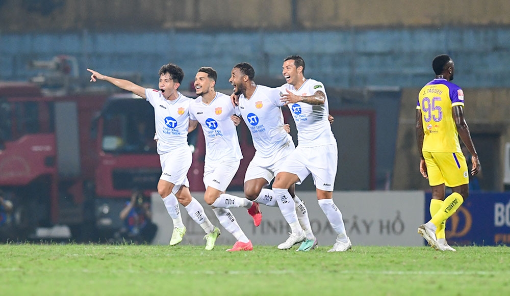 Hà Nội FC gửi công văn phản đối trọng tài lên VFF