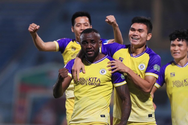 Hà Nội thắng dễ Quảng Nam trong ngày Tuấn Hải chấn thương nặng