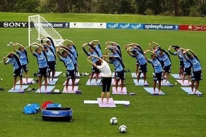 Hé lộ phương pháp lạ giúp bóng đá Việt Nam hạn chế tiêu cực