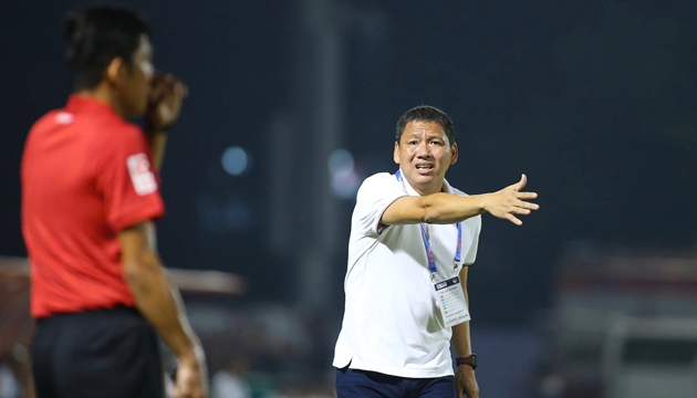 HLV Anh Đức tố trọng tài thiên vị trắng trợn