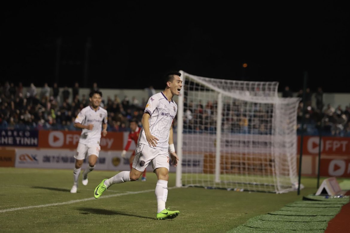 HLV Bình Dương lên tiếng về chấn thương của Tiến Linh