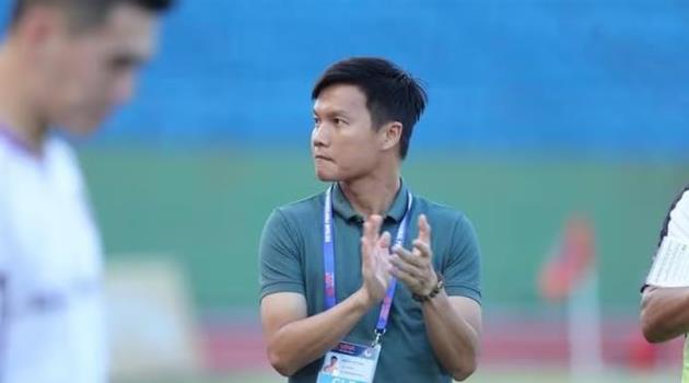 HLV Công Mạnh: “Tôi vẫn phải xoay tua vì chắc chắn Tiến Linh không thể đá liên tiếp”