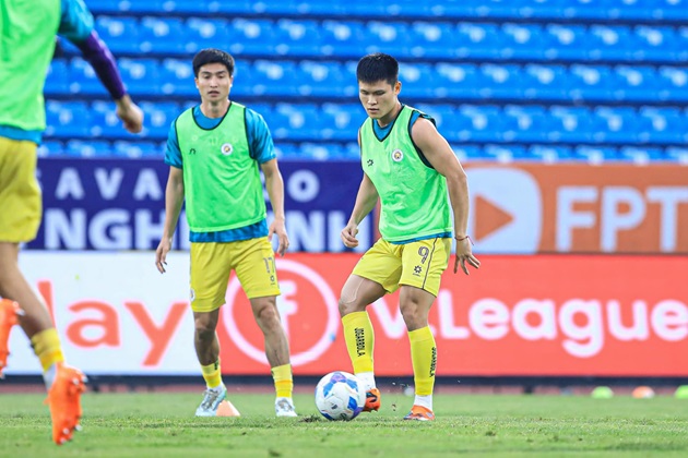 HLV Hà Nội FC lên tiếng về tấm thẻ đỏ của Tuấn Hải trong trận gặp Nam Định