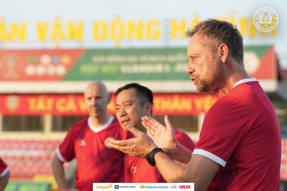 HLV Hà Tĩnh giải thích lý do CAHN thất bại dù có nhiều tuyển thủ quốc gia