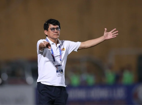 HLV HAGL nói thẳng về khả năng rớt hạng